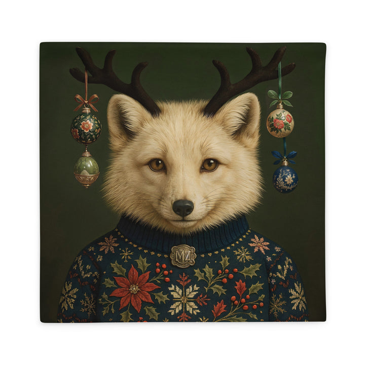 Housse de coussin scandinave Noël MZelle Design, renard polaire aux bois ornés de boules de noël, raffinement hivernal et touche féerique sur fond vert 