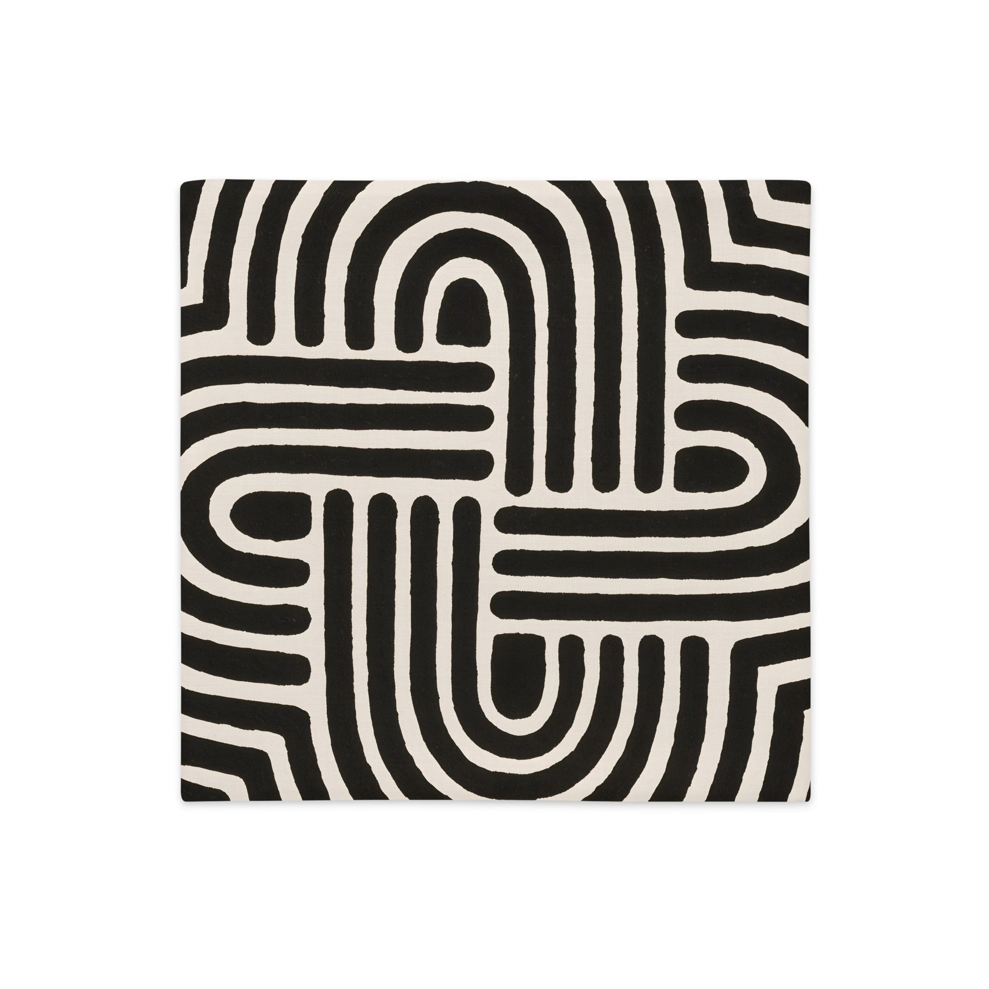 Coussin décoratif MZelle Design, écru et noir motifs tribaux fétiches protecteurs issus des traditions africaines