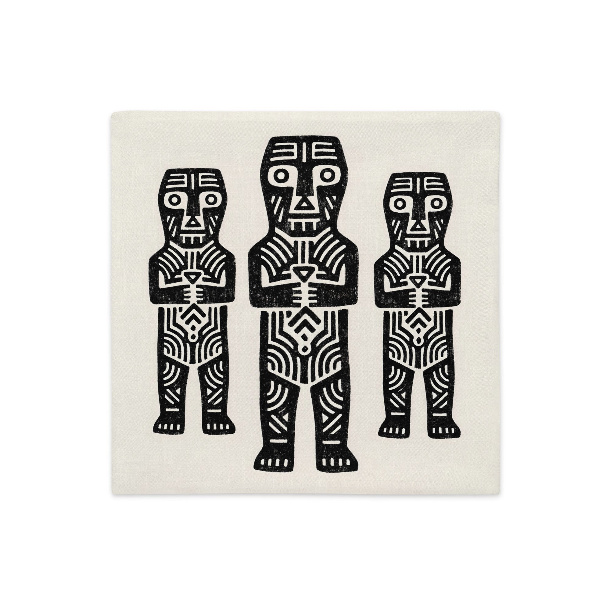 Coussin décoratif MZelle Design, écru et noir motifs tribaux fétiches protecteurs issus des traditions africaines