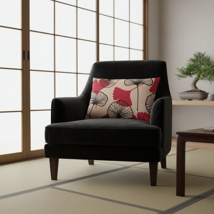 Décoration d'intérieur avec un coussin rectangle MZelle design, aspect lin inspirée par l'univers japonais imprimé feuille de ginkgo écru, rouge et noir.