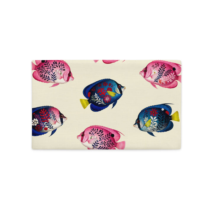 Housse de Coussin rectangulaire mzelle design, motif style naturaliste pour décoration tropicale, all over de poissons exotiques colorés, fond écru. 