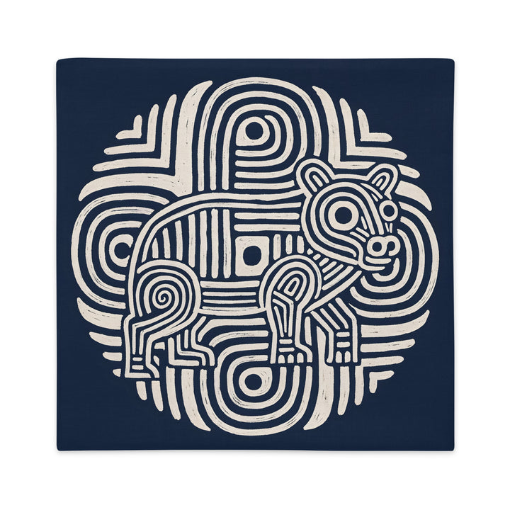 Coussin graphique de décoration de la marque MZelle Design, sur fond bleu  un animal écru sur un motif tribal, style rupestre moderne