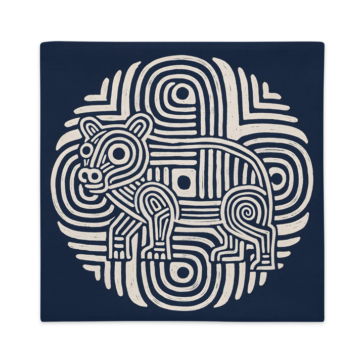 Coussin graphique de décoration de la marque MZelle Design, sur fond bleu  un animal écru sur un motif tribal, style rupestre moderne