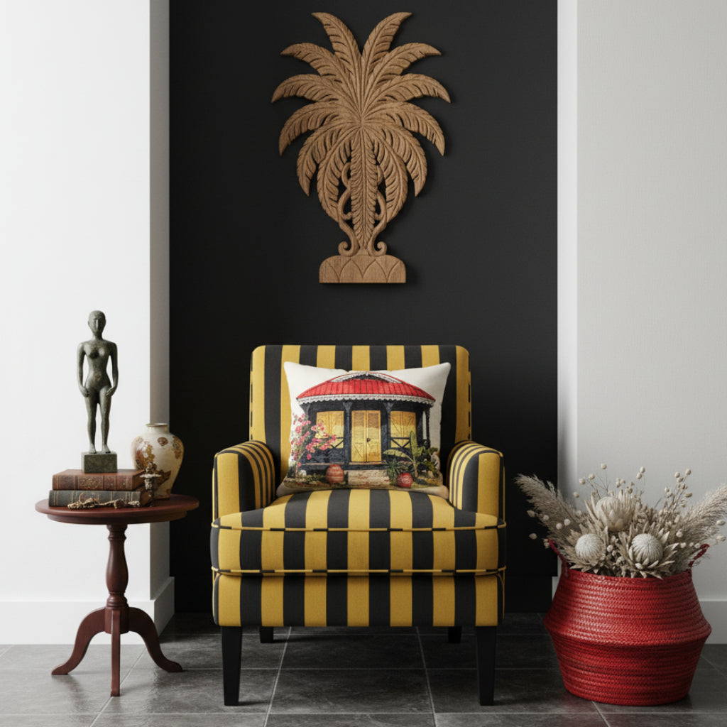 Décoration intérieur avec un fauteuil a rayures et un Coussin satinée MZelle Design, impression avec Motif un tropical de Case créole et bananier