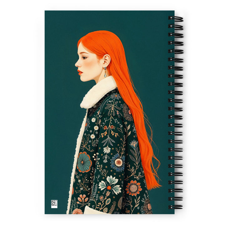 Carnet A5 MZelle Design, couverture illustrée recto et verso, portrait de femme rousse avec un manteau fleuri, sur fond turquoise foncé 
