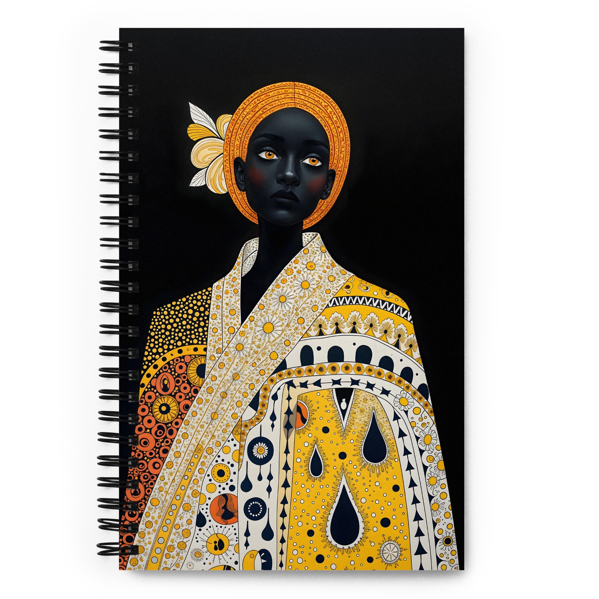 Carnet A5 Mzelle Design, couverture illustrée recto et verso, portrait de femme africaine sur fond noir motif ethnique tons jaune