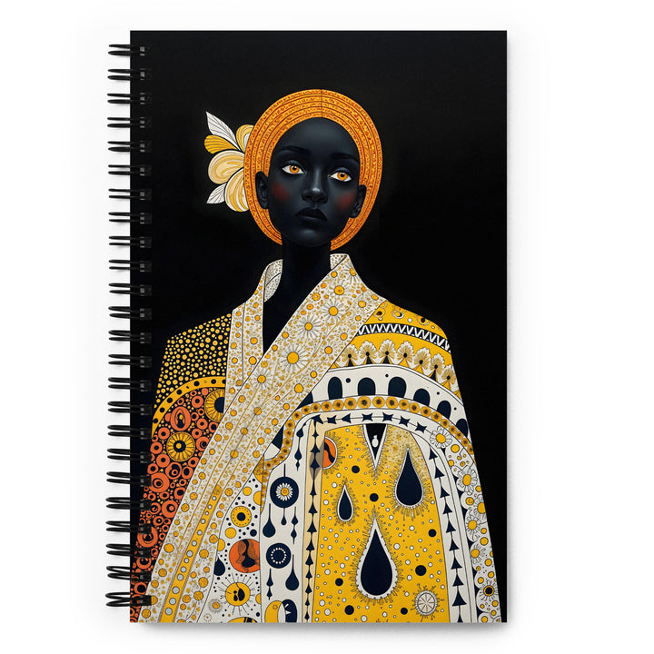 Carnet A5 Mzelle Design, couverture illustrée recto et verso, portrait de femme africaine sur fond noir motif ethnique tons jaune