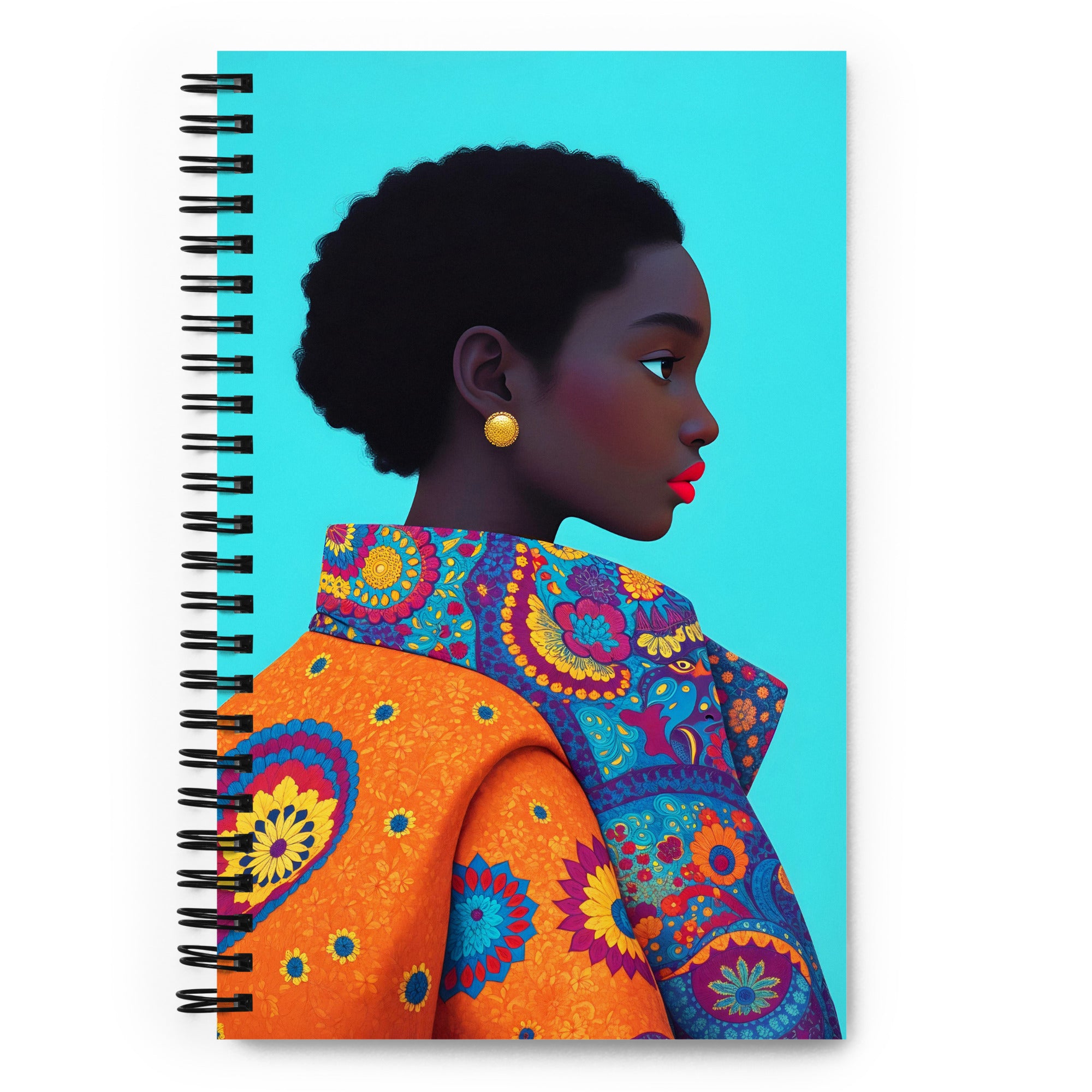 Carnet A5 MZelle Design, couverture illustrée recto et verso, portrait de femme africaine sur fond noir motif ethnique tons jaune