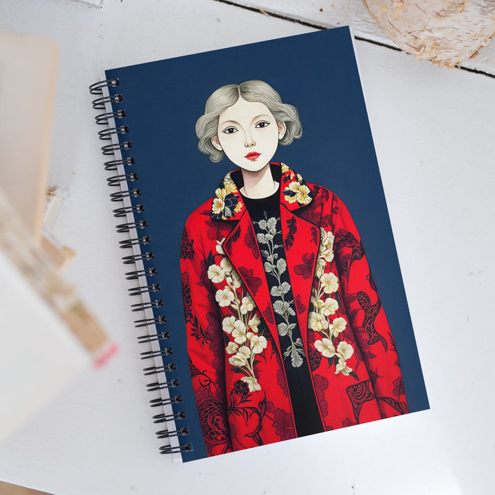 Carnet à spirale A5 MZelle design silhouette féminine blonde avec un Manteau rouge sur fond bleu marine