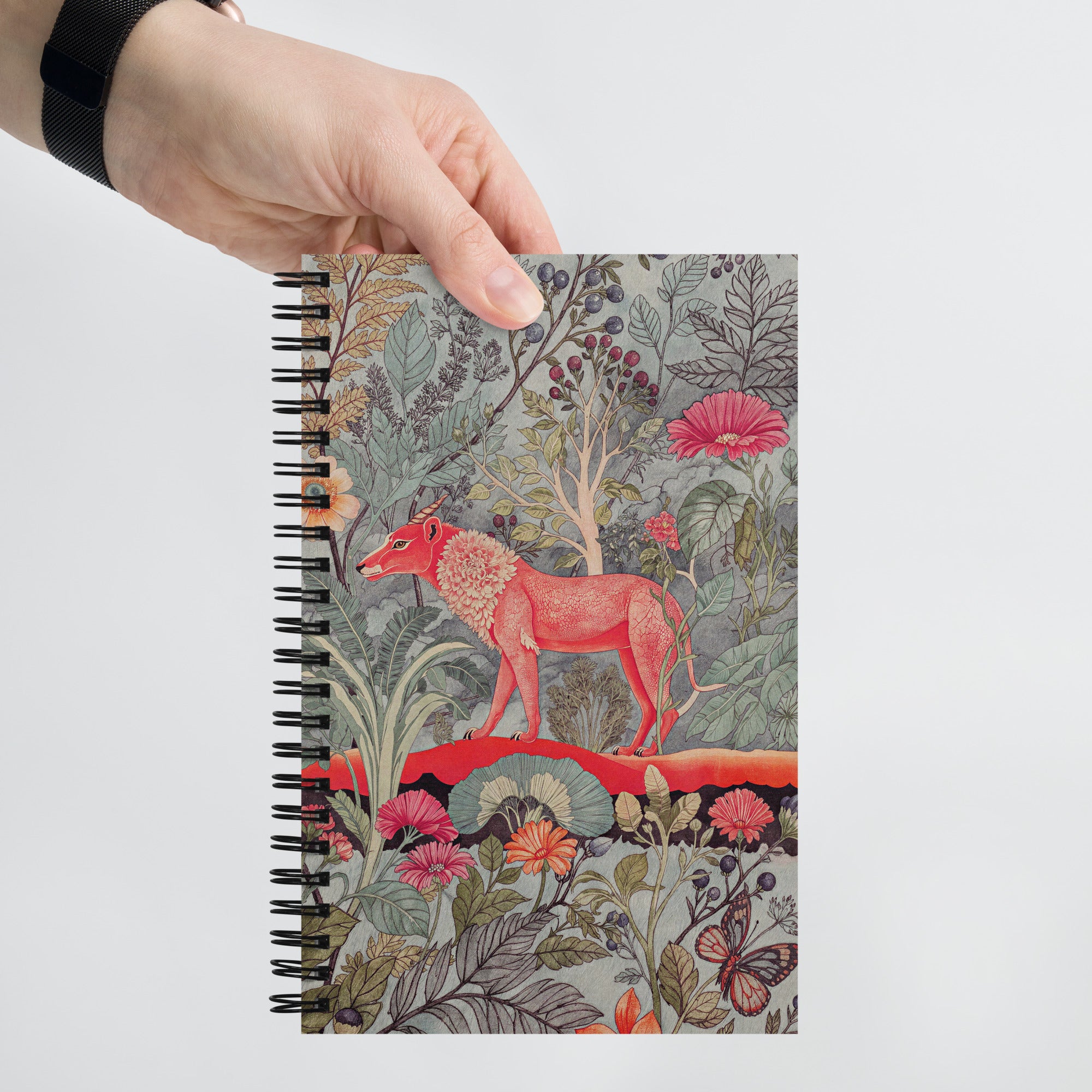 Carnet haut de gamme Mzelle Design, motif original chimère animal fabuleux style naturaliste, effet aquarelle, fleurs et papillons.