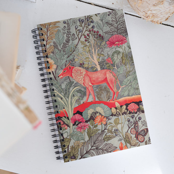Carnet haut de gamme Mzelle Design, motif original chimère animal fabuleux style naturaliste, effet aquarelle, fleurs et papillons.